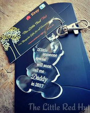 Load image into Gallery viewer, Daddy/Baby Shaped Keyring
